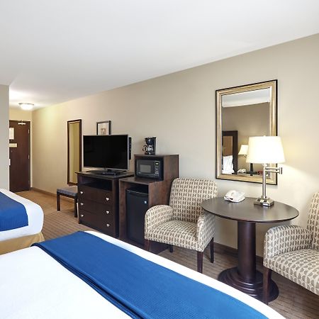 Holiday Inn Express & Suites Madison-Verona By Ihg Exterior photo