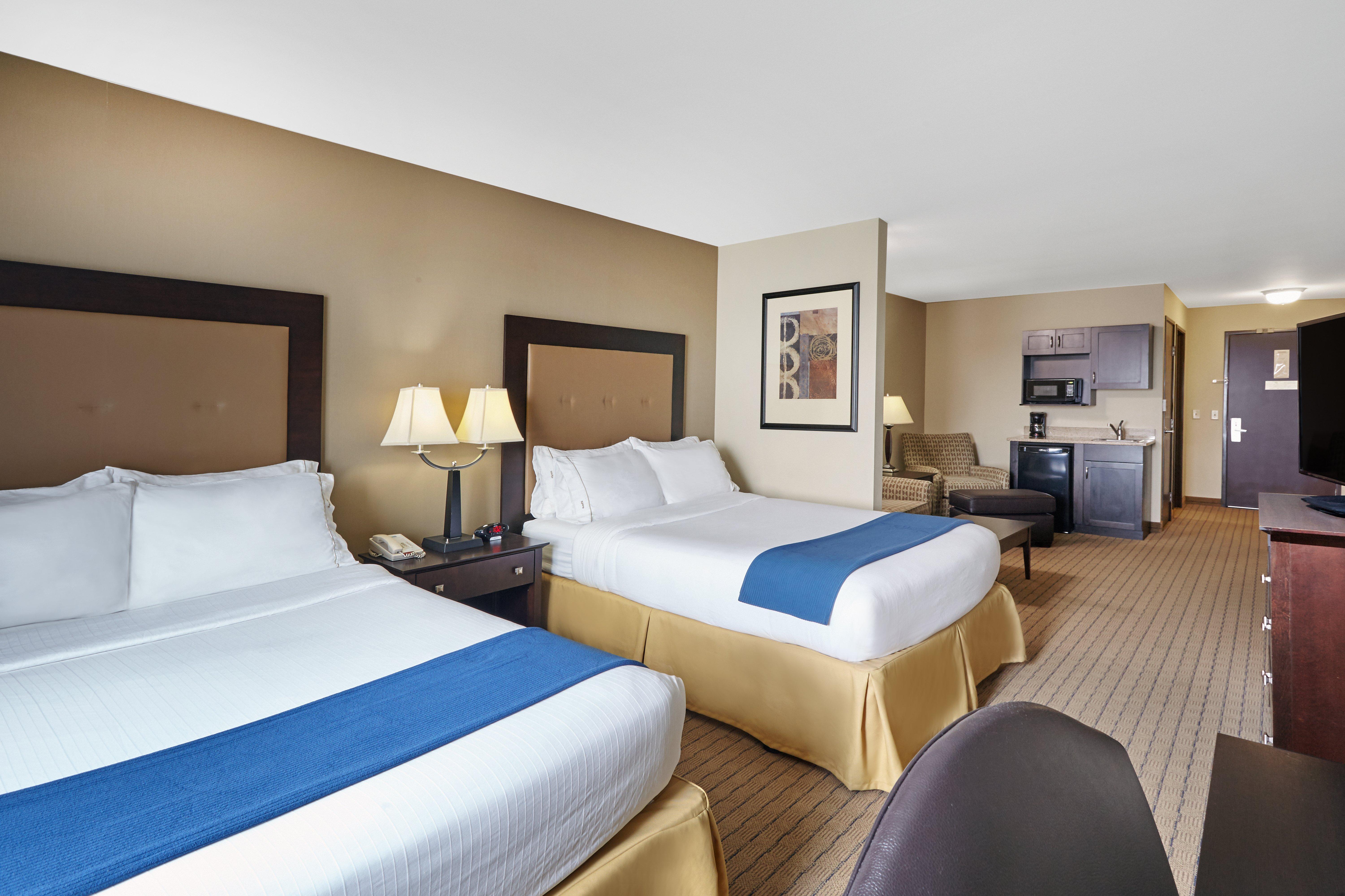 Holiday Inn Express & Suites Madison-Verona By Ihg Exterior photo