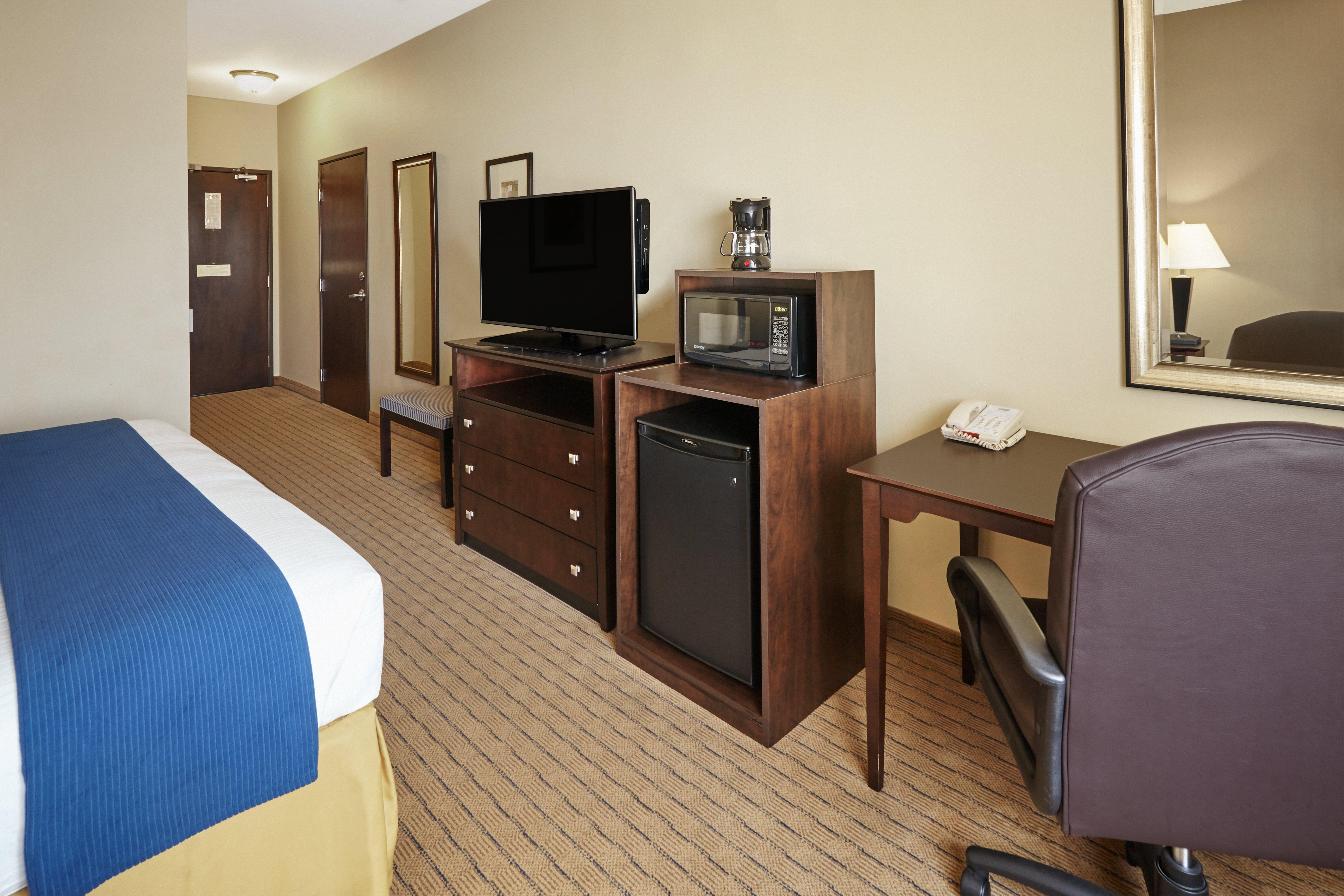 Holiday Inn Express & Suites Madison-Verona By Ihg Exterior photo