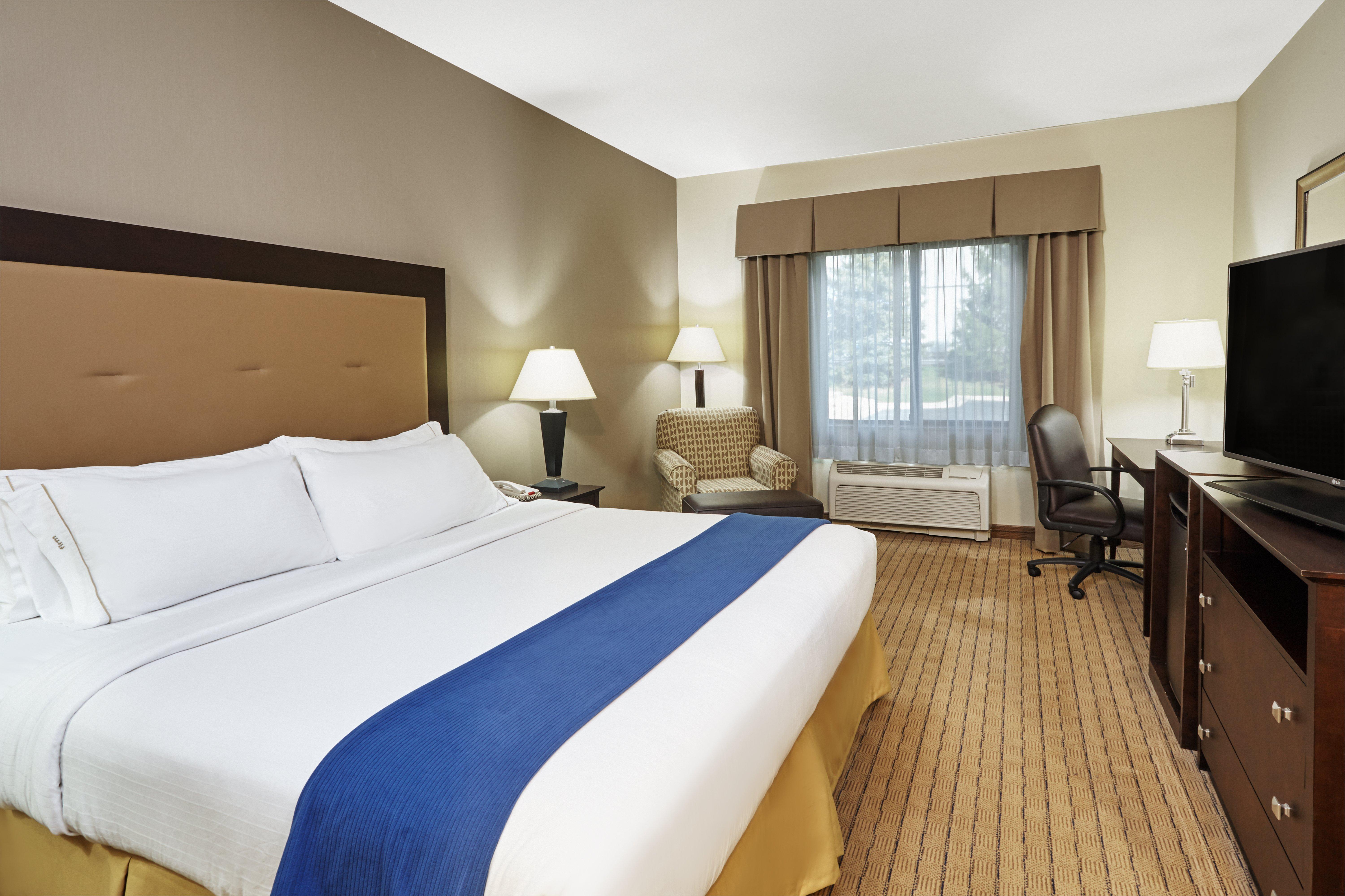 Holiday Inn Express & Suites Madison-Verona By Ihg Exterior photo