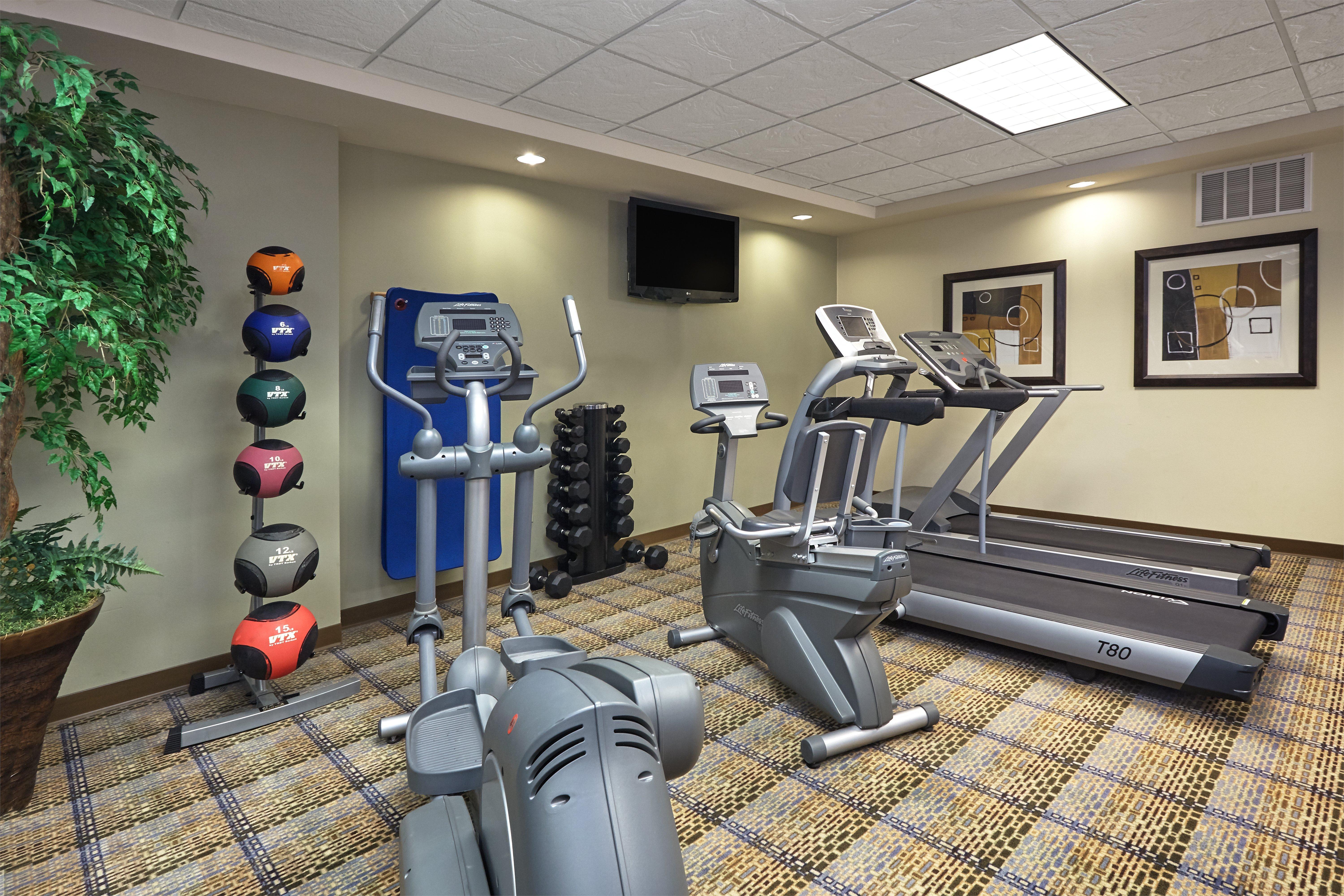 Holiday Inn Express & Suites Madison-Verona By Ihg Exterior photo