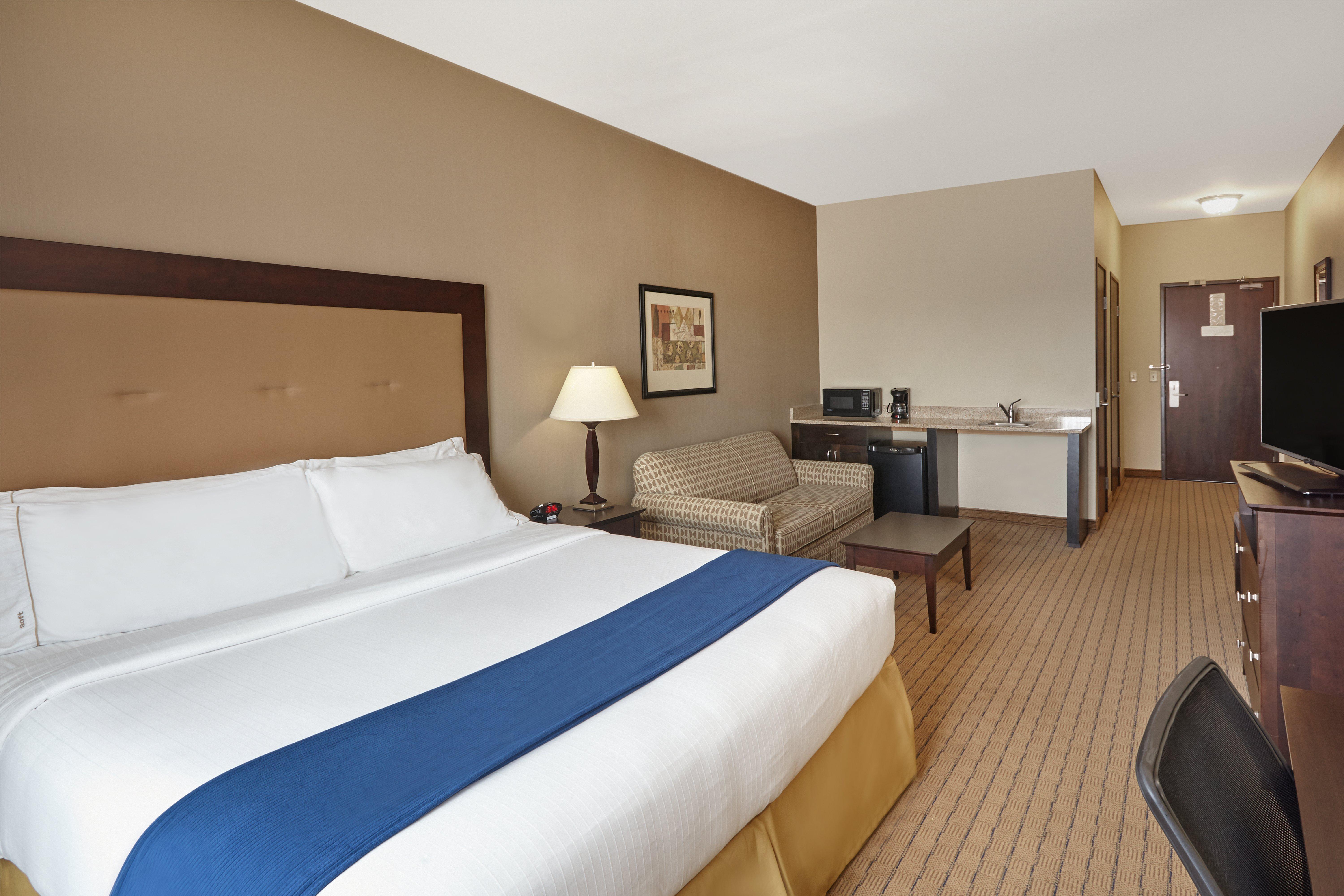 Holiday Inn Express & Suites Madison-Verona By Ihg Exterior photo