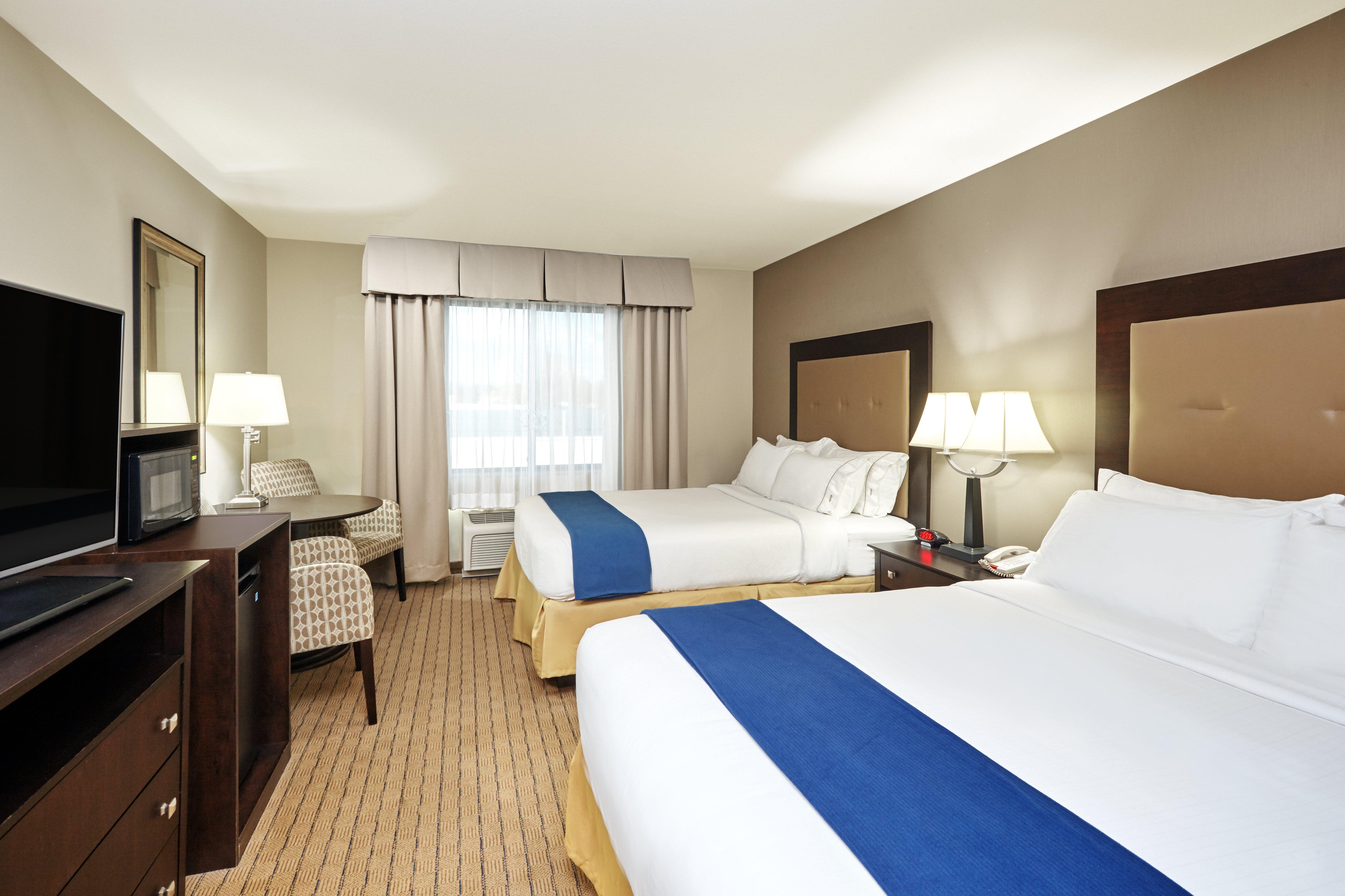Holiday Inn Express & Suites Madison-Verona By Ihg Exterior photo