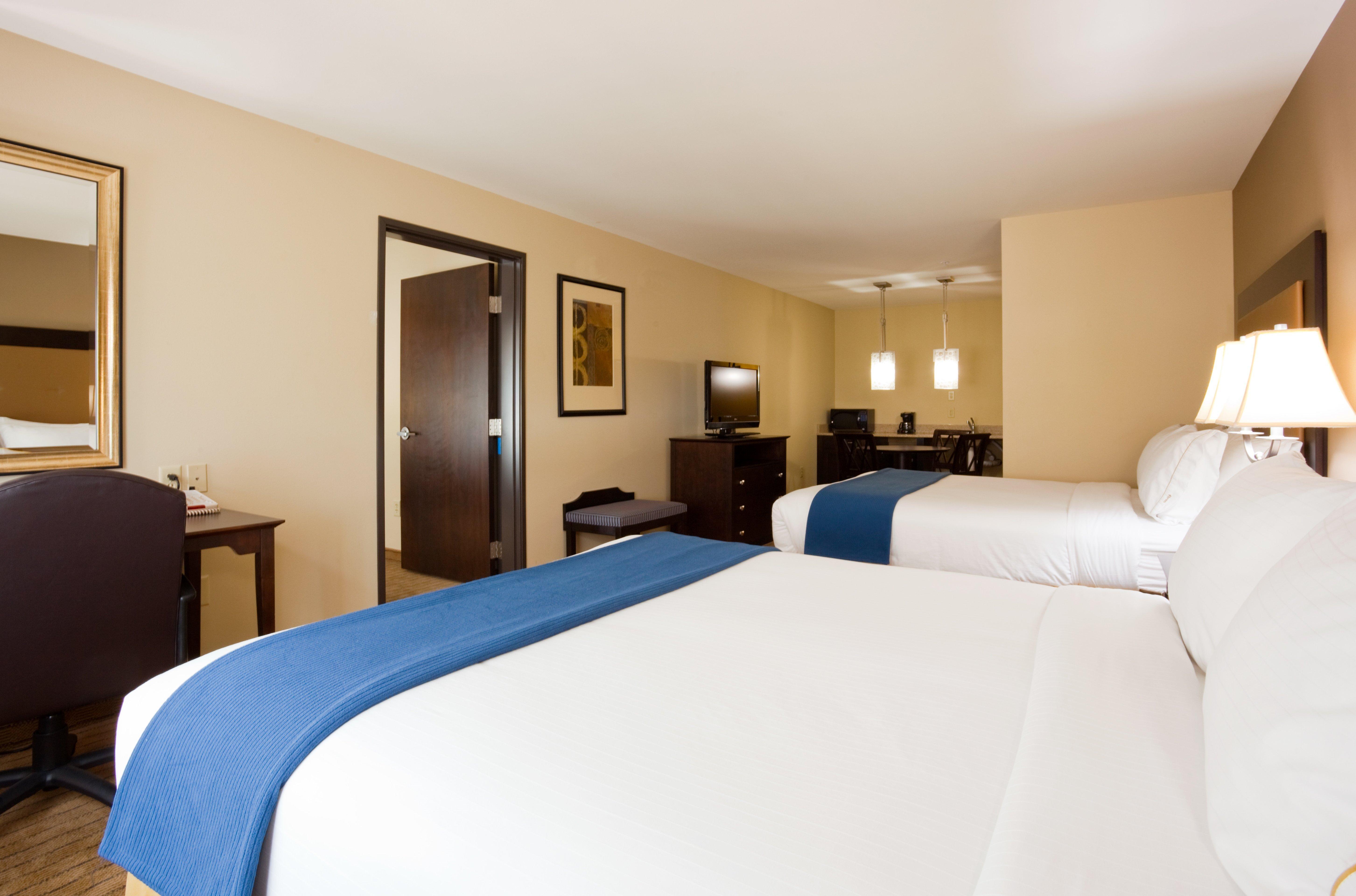 Holiday Inn Express & Suites Madison-Verona By Ihg Room photo