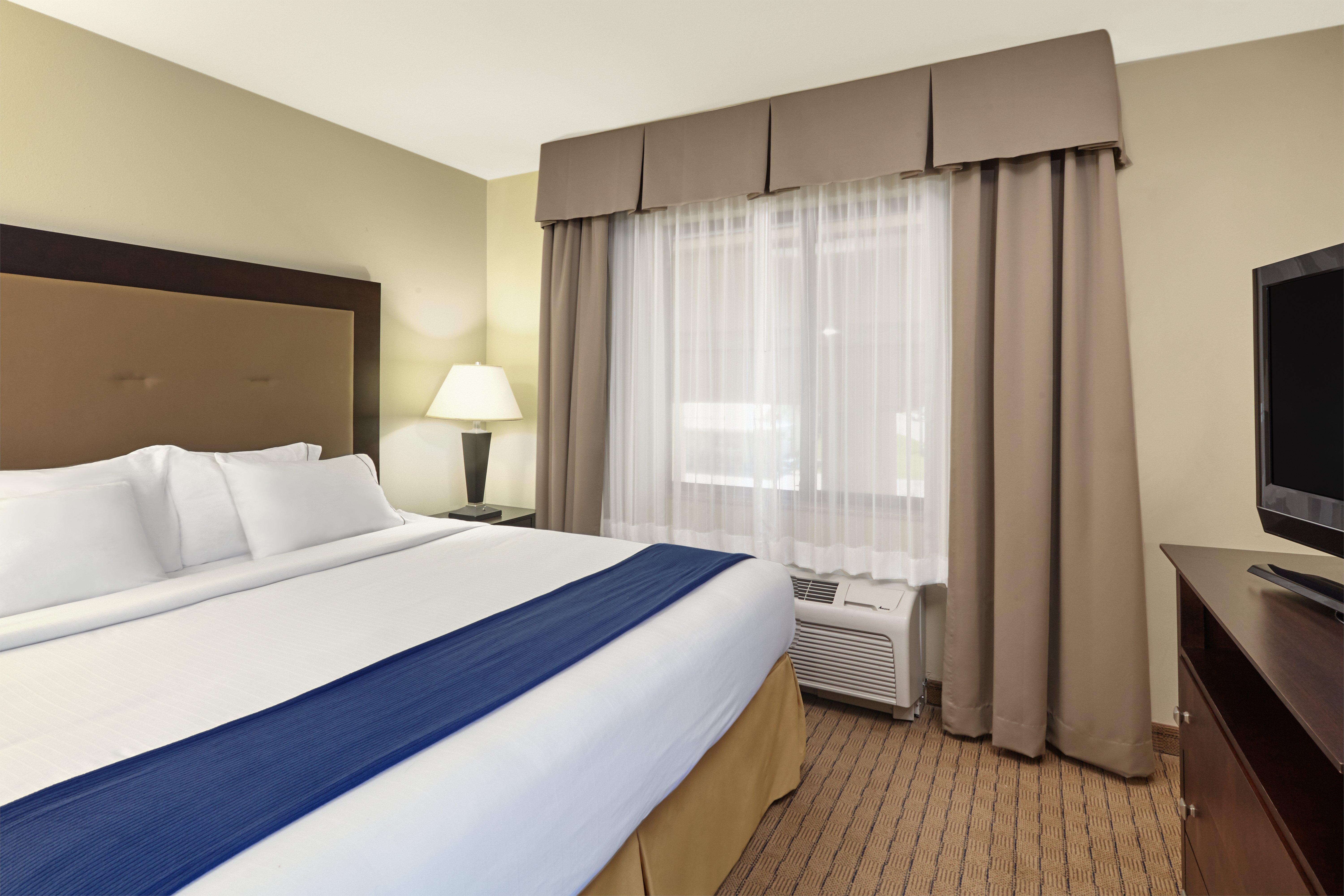 Holiday Inn Express & Suites Madison-Verona By Ihg Exterior photo