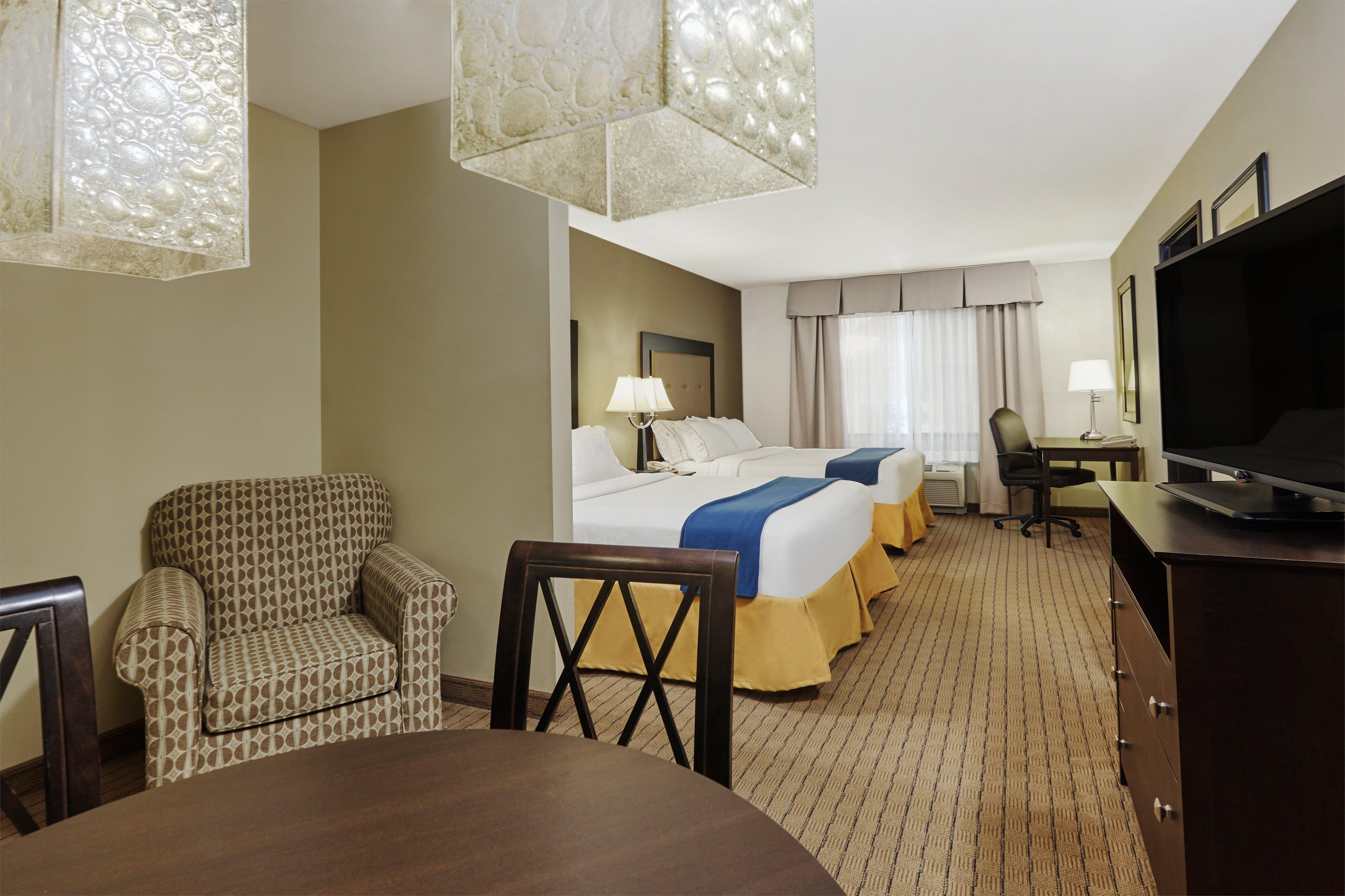 Holiday Inn Express & Suites Madison-Verona By Ihg Exterior photo