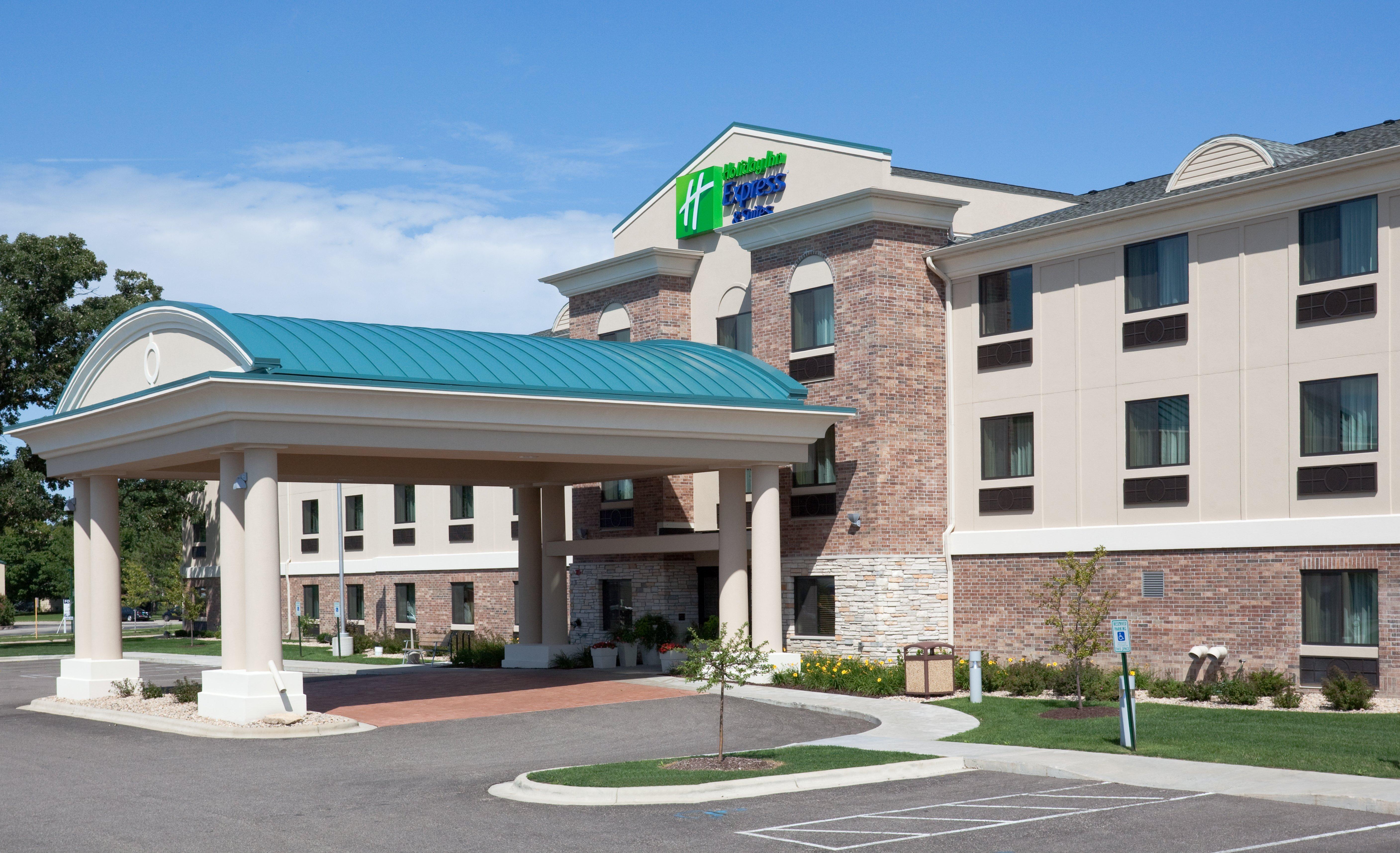 Holiday Inn Express & Suites Madison-Verona By Ihg Exterior photo