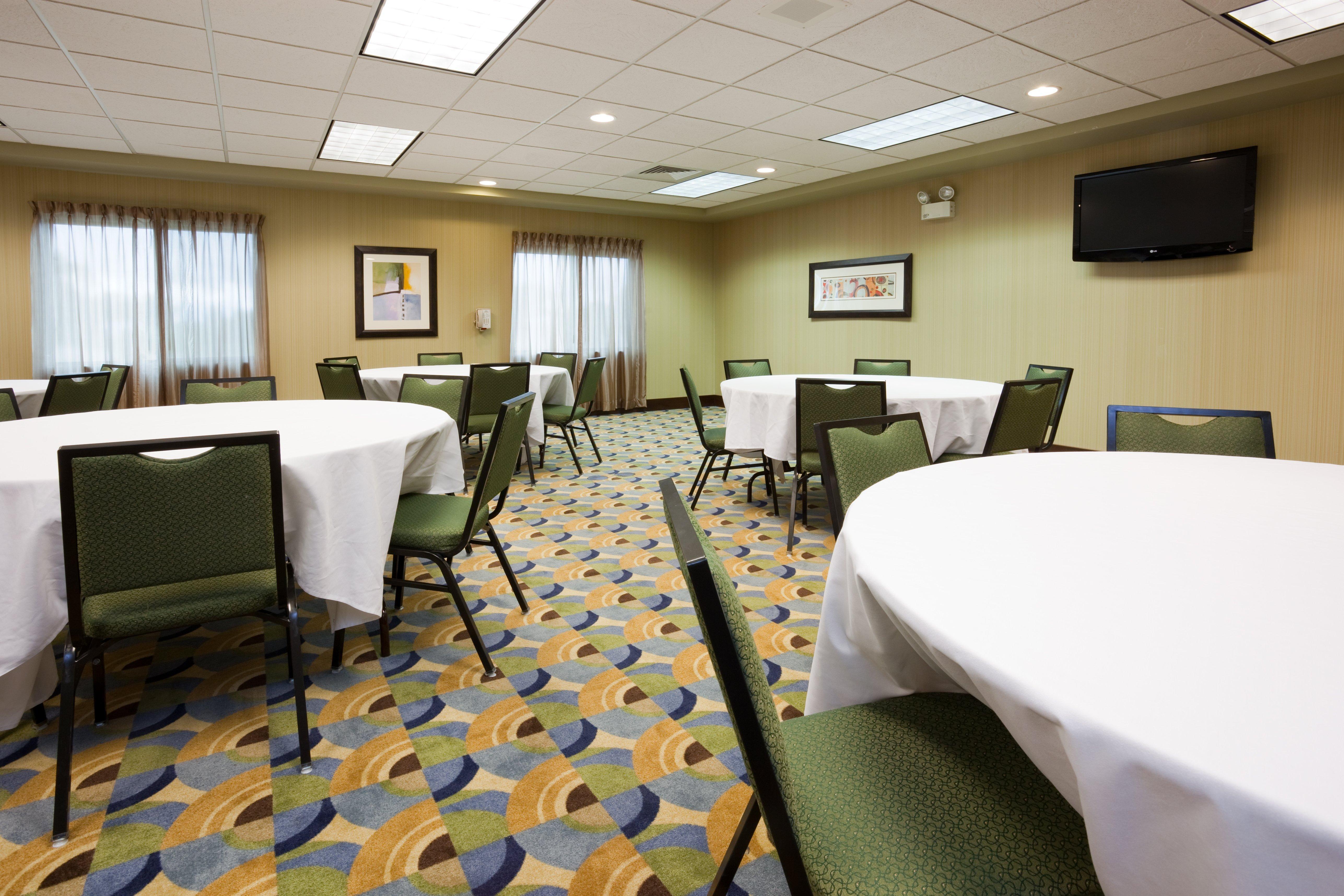 Holiday Inn Express & Suites Madison-Verona By Ihg Exterior photo
