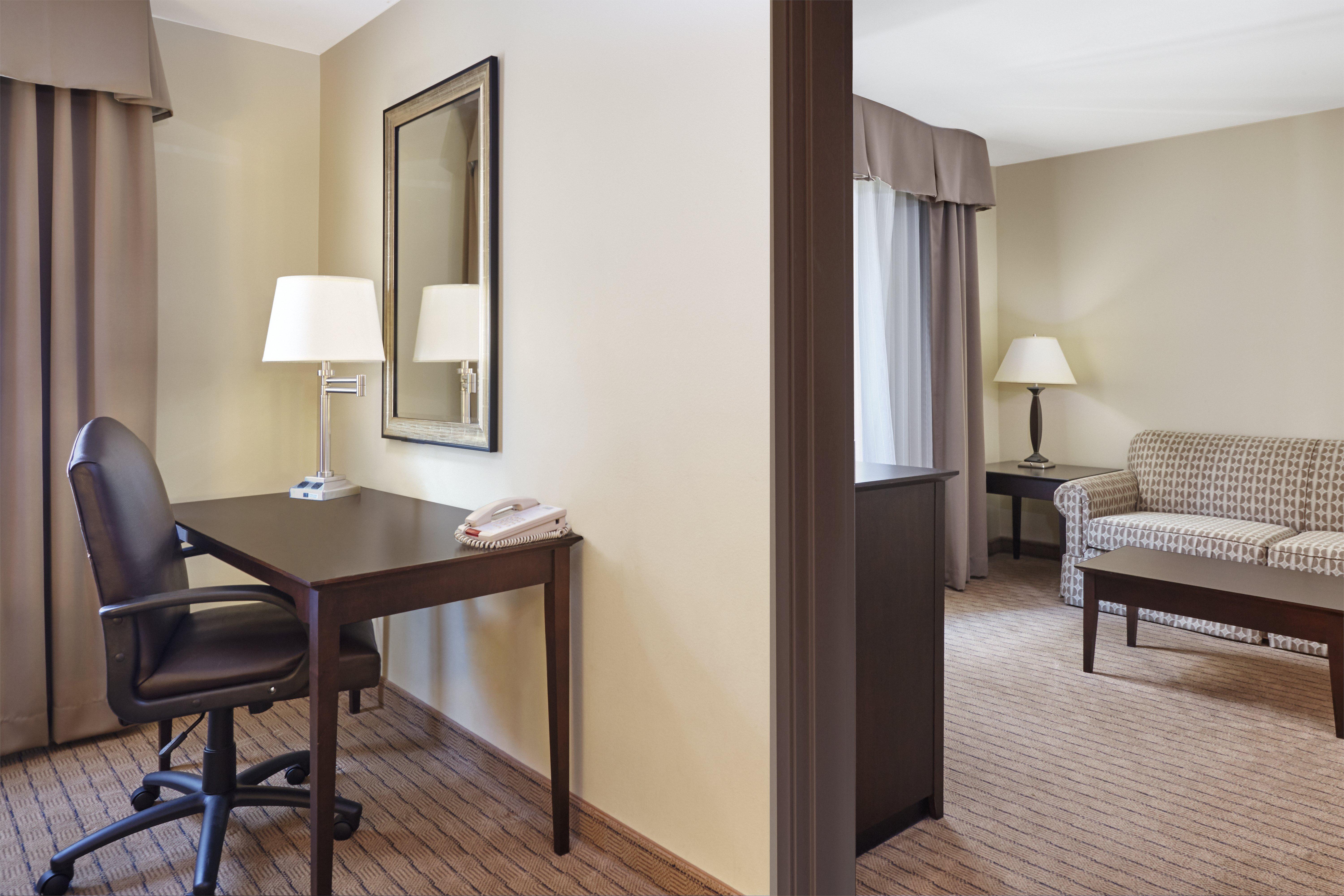 Holiday Inn Express & Suites Madison-Verona By Ihg Exterior photo