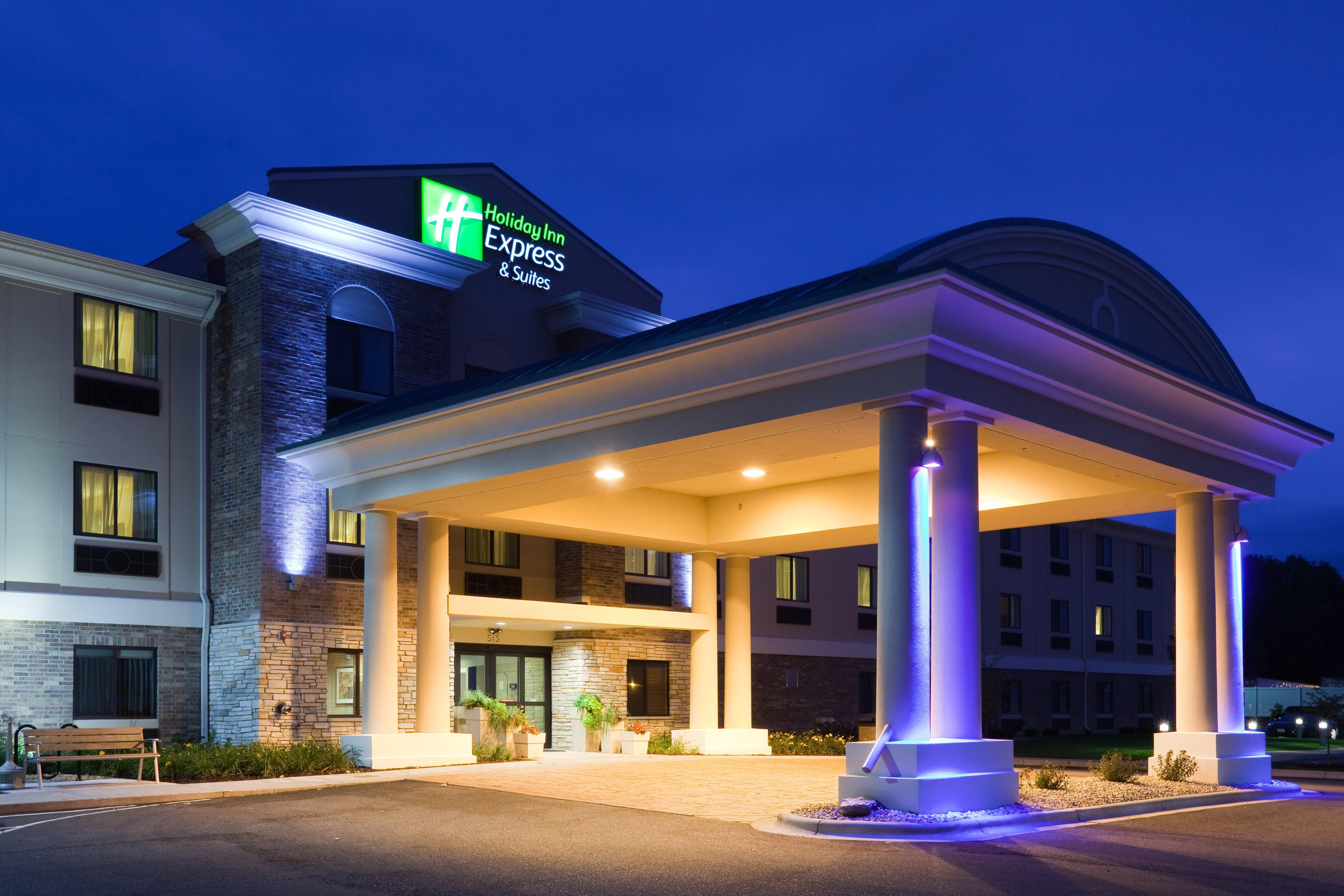 Holiday Inn Express & Suites Madison-Verona By Ihg Exterior photo