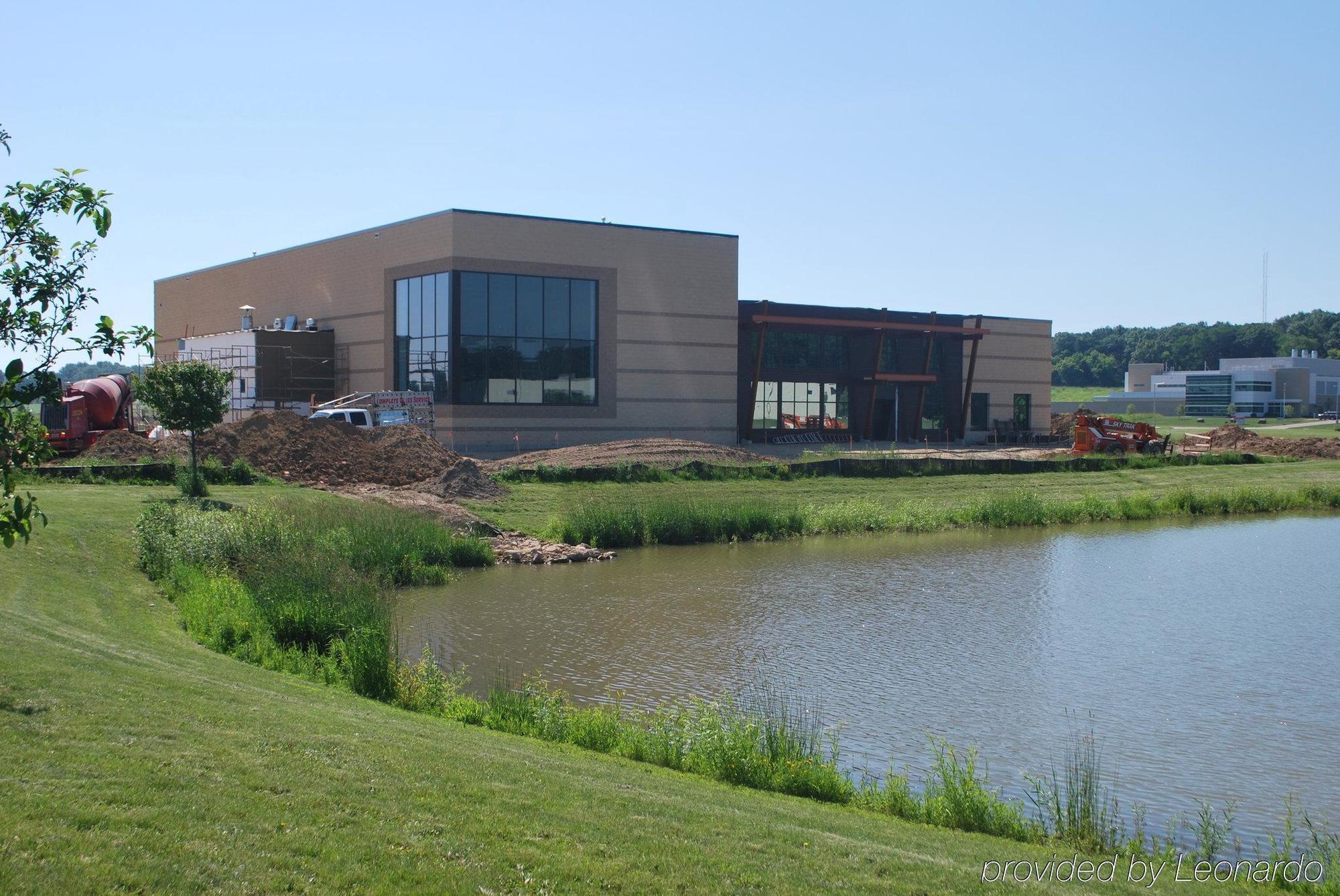 Holiday Inn Express & Suites Madison-Verona By Ihg Exterior photo