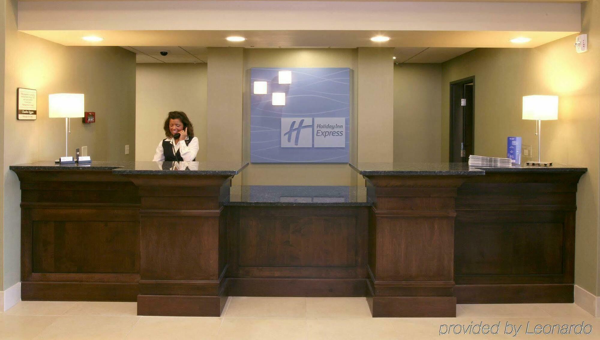 Holiday Inn Express & Suites Madison-Verona By Ihg Exterior photo